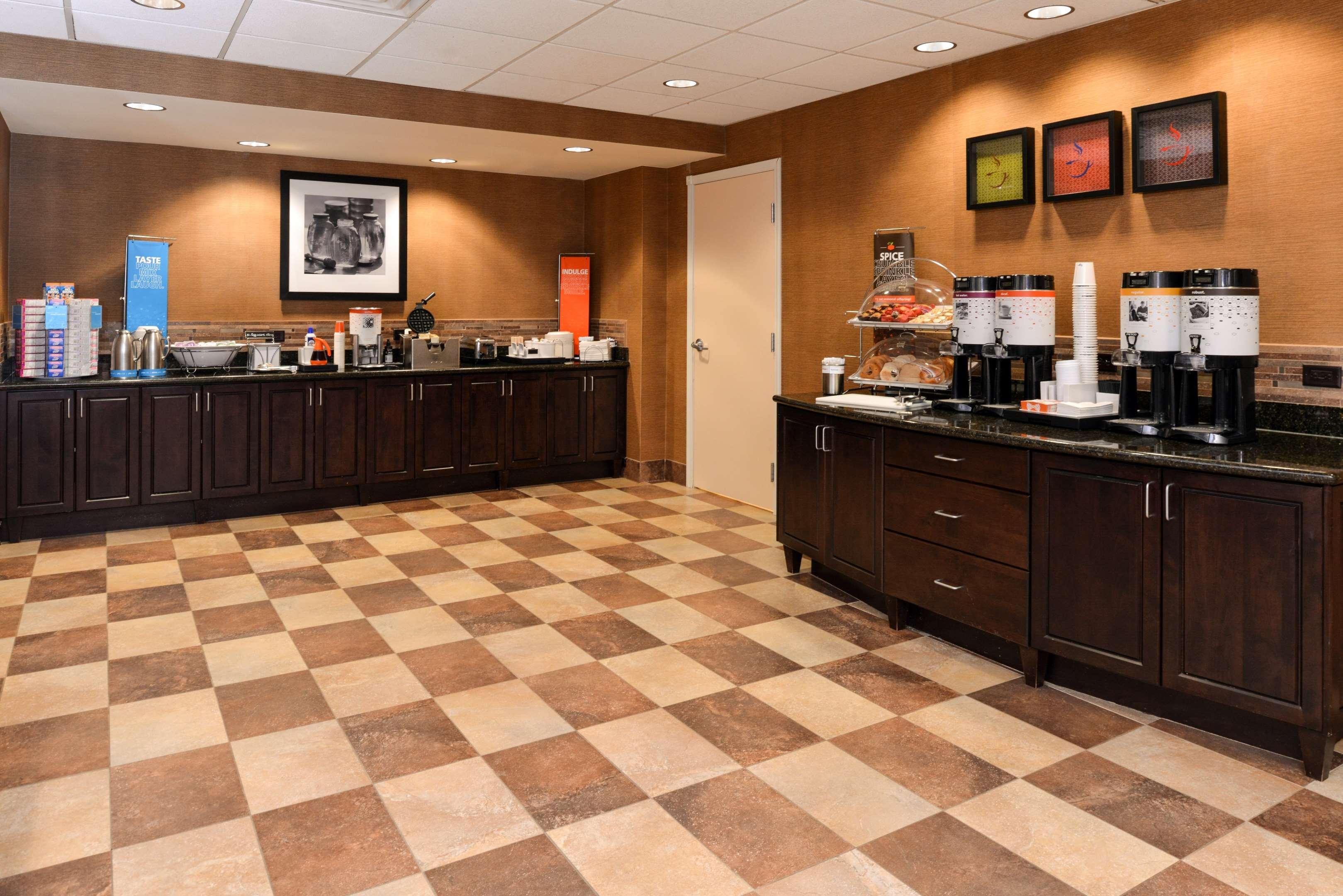 Newly Renovated-Hampton Inn & Suites Casper Exterior photo