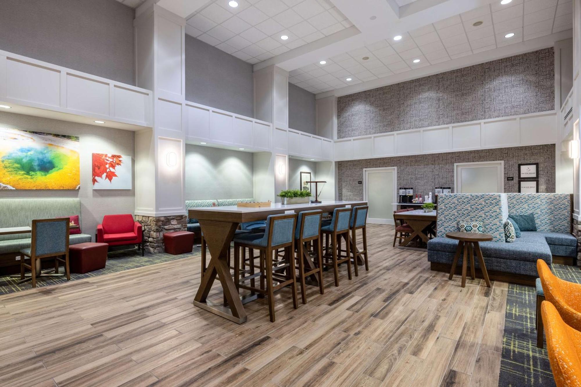 Newly Renovated-Hampton Inn & Suites Casper Exterior photo