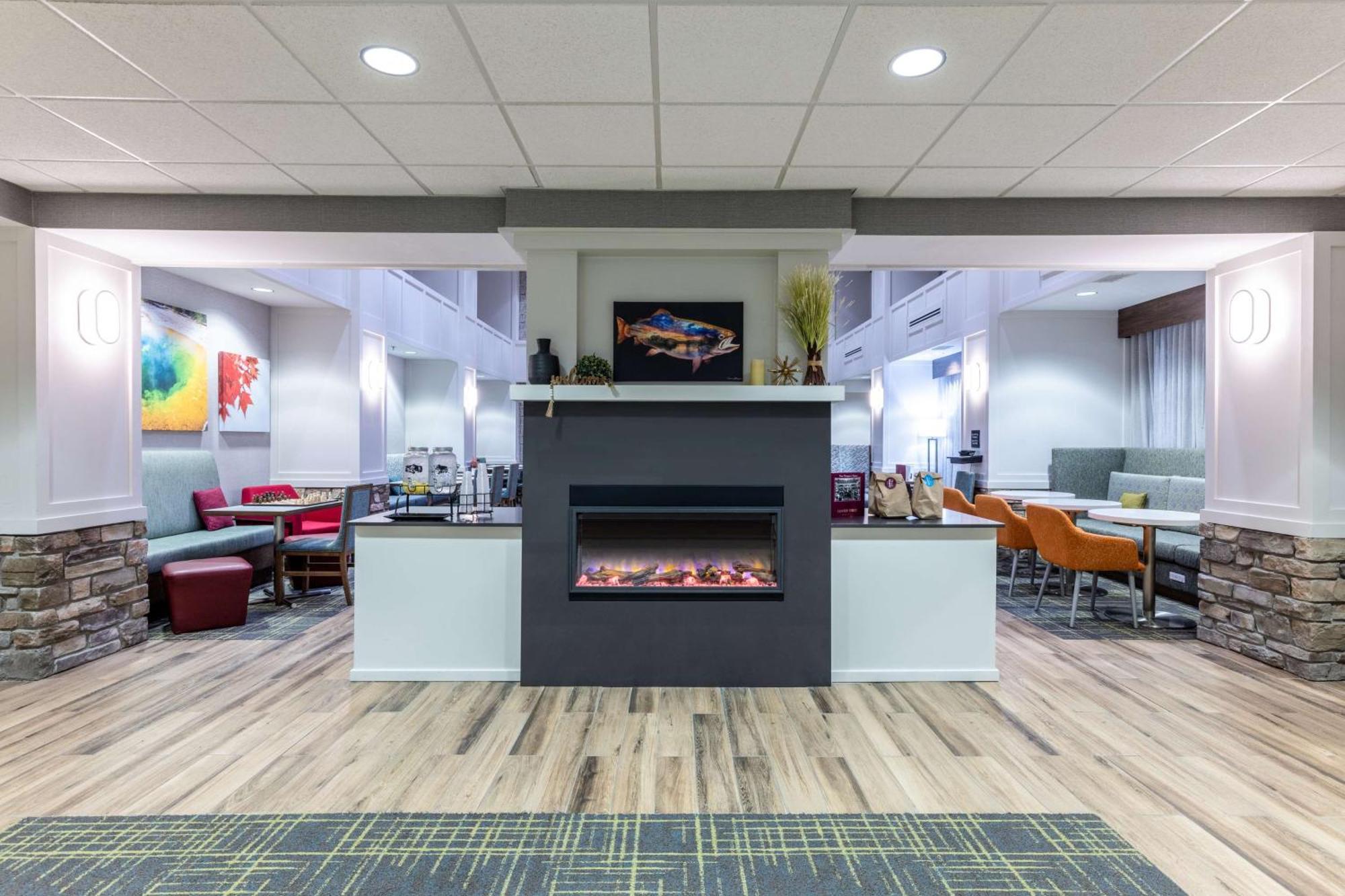 Newly Renovated-Hampton Inn & Suites Casper Exterior photo