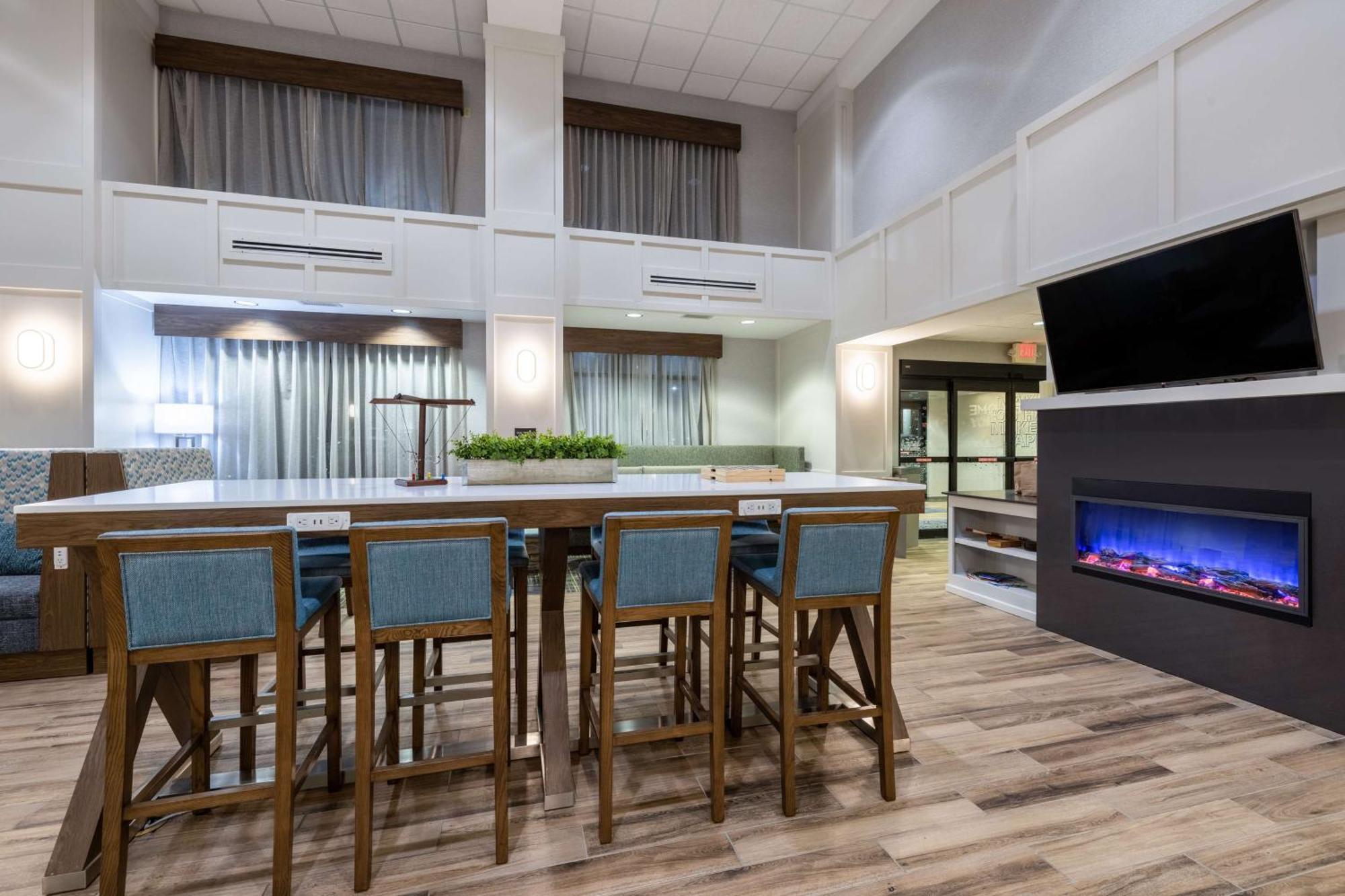 Newly Renovated-Hampton Inn & Suites Casper Exterior photo