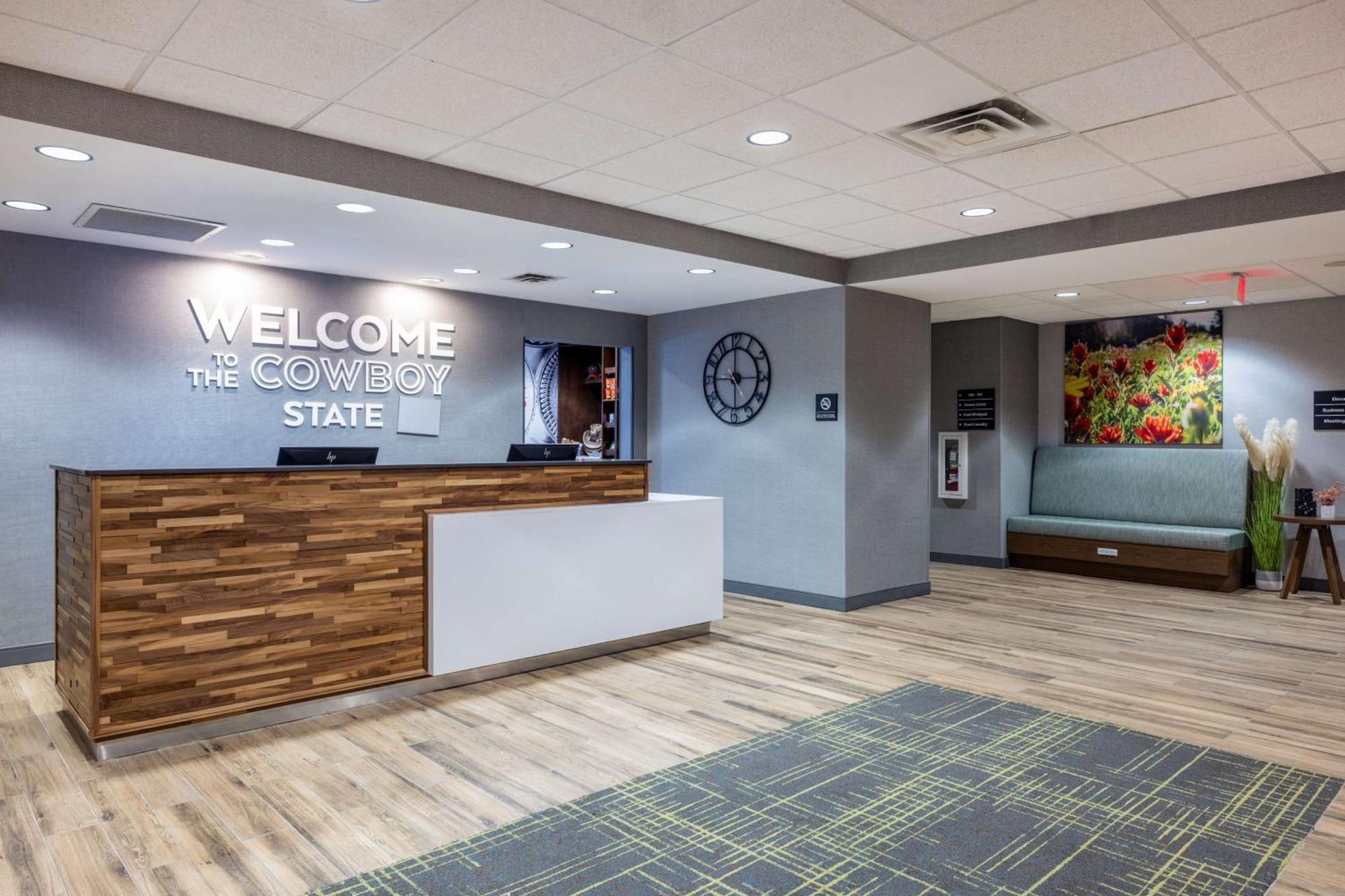 Newly Renovated-Hampton Inn & Suites Casper Exterior photo