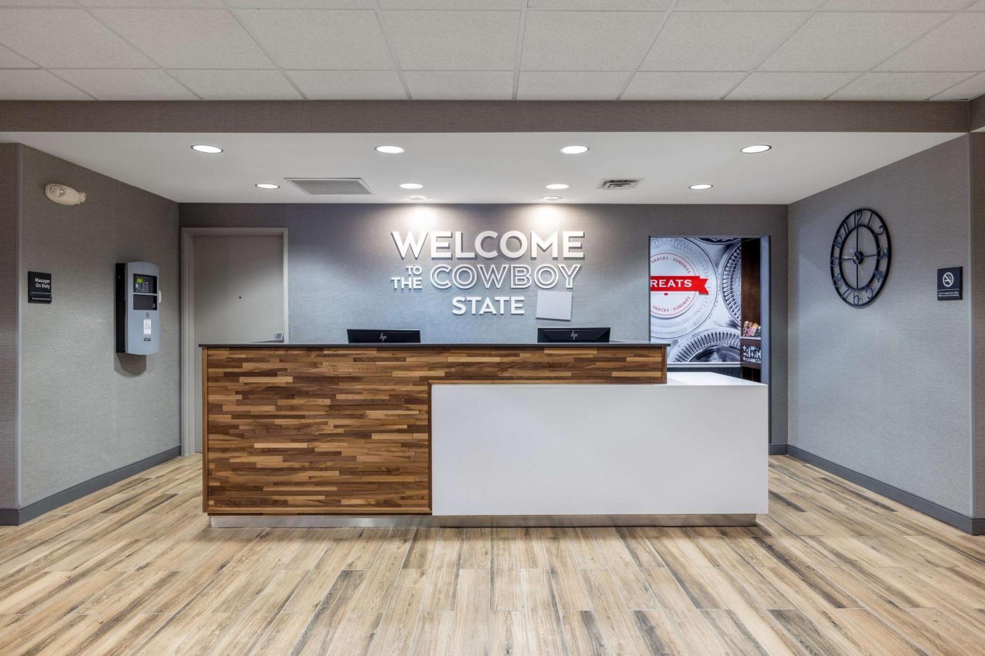 Newly Renovated-Hampton Inn & Suites Casper Exterior photo